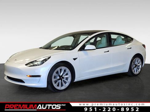 Used 2023 Tesla Model 3 Standard Range RWD image 1