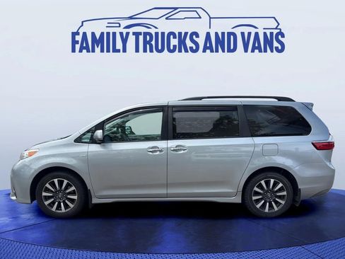 Used 2019 Toyota Sienna XLE w/ XLE Navigation Package AWD/4WD image 2