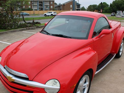 Used 2004 Chevrolet SSR w/ Preferred Equipment Group RWD image 29