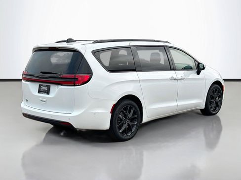 Certified 2023 Chrysler Pacifica Touring-L w/ S Appearance Package AWD/4WD image 13
