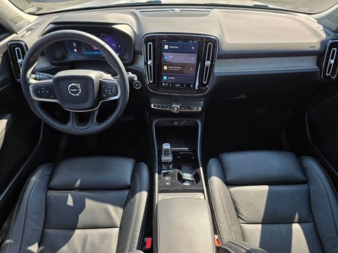 Used 2023 Volvo XC40 B5 Plus AWD/4WD image 19