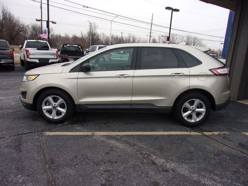 Used 2017 Ford Edge SE FWD image 2