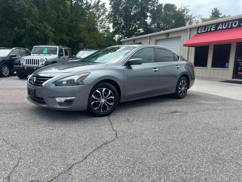 Used 2015 Nissan Altima 2.5 S w/ Power Driver Seat Package FWD image 3
