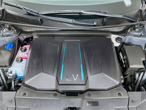 Used 2023 Hyundai Ioniq 5 SE image 32