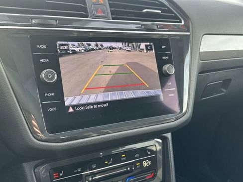 Used 2022 Volkswagen Tiguan SE R-Line image 14