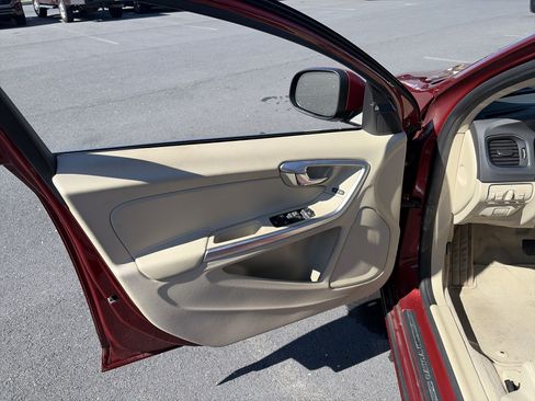 Used 2015 Volvo S60 T5 Platinum image 13