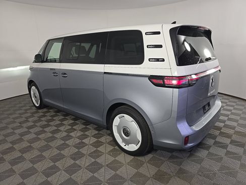 Used 2025 Volkswagen ID. Buzz 1st Edition RWD image 16