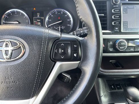 Used 2016 Toyota Highlander Limited image 24