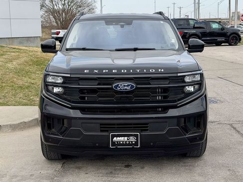 Certified 2025 Ford Expedition Active AWD/4WD image 8