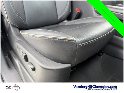 Used 2024 GMC Yukon XL SLT RWD image 28