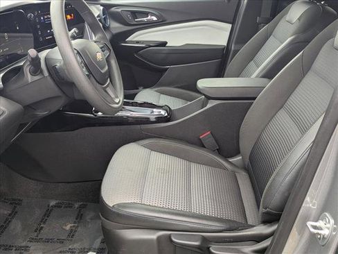 Used 2025 Chevrolet Trax LT image 13