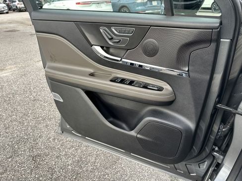 Used 2024 Lincoln Corsair Reserve w/ Equipment Group 201A image 18