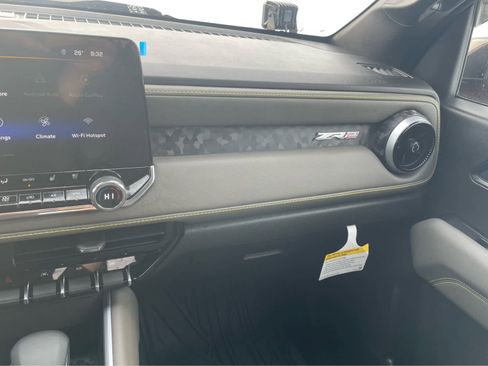 Used 2024 Chevrolet Colorado ZR2 w/ ZR2 Convenience Package III image 23