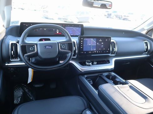 New 2025 Ford Expedition Platinum image 2