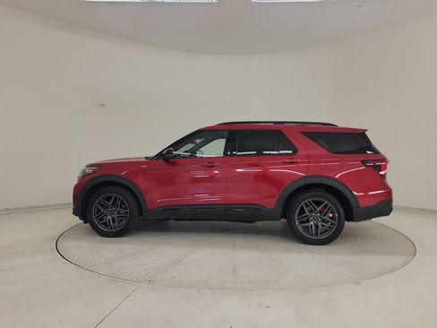 Used 2025 Ford Explorer ST-Line w/ ST-Line Street Pack AWD/4WD image 2