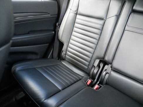 Used 2019 Jeep Grand Cherokee Limited X AWD/4WD image 12