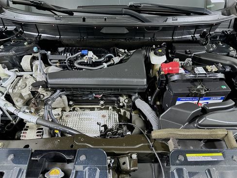 Used 2018 Nissan Rogue SV AWD/4WD image 19