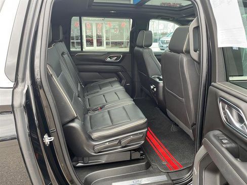 Used 2022 GMC Yukon XL SLT w/ SLT Premium Package AWD/4WD image 11