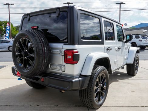 Used 2023 Jeep Wrangler Unlimited Sahara AWD/4WD image 8