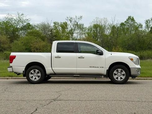 Used 2019 Nissan Titan SV AWD/4WD image 24