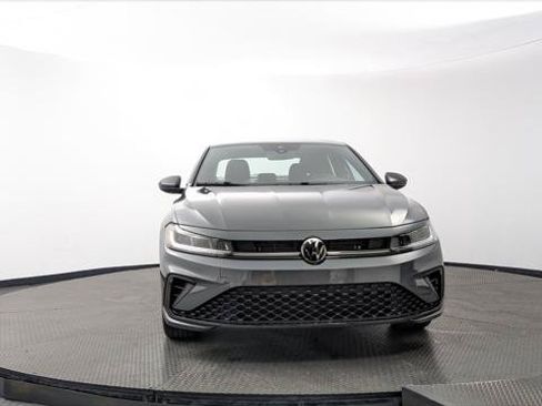 Used 2025 Volkswagen Jetta Sport FWD image 11