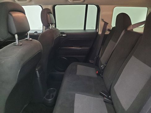 Used 2016 Jeep Patriot Latitude AWD/4WD image 18