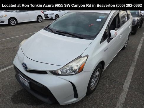 Used 2017 Toyota Prius V Two w/ Carpet Mat Package FWD image 3