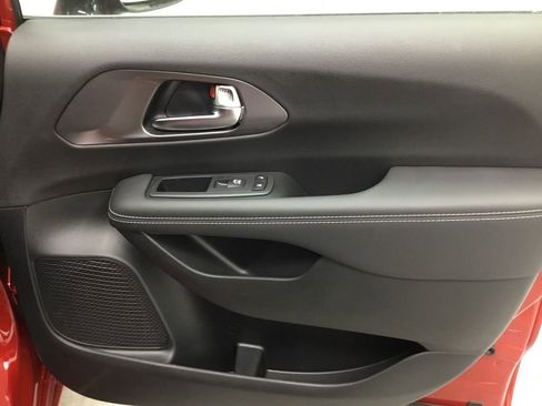 New 2026 Chrysler Pacifica Select image 46