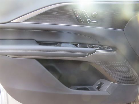 Used 2024 Cadillac Lyriq Luxury image 11