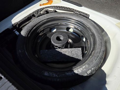 Certified 2022 Volkswagen Taos SE w/ Panoramic Sunroof Package image 50