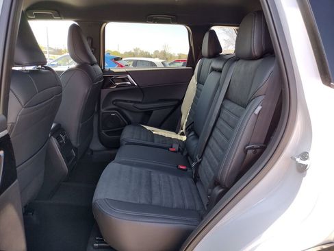 New 2026 Mitsubishi Outlander LE AWD/4WD image 8