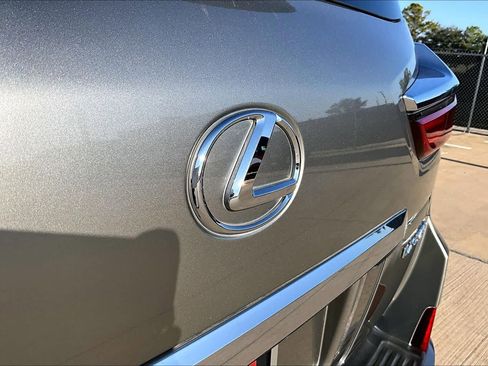 Used 2020 Lexus LX 570 4WD w/ Luxury Package image 30