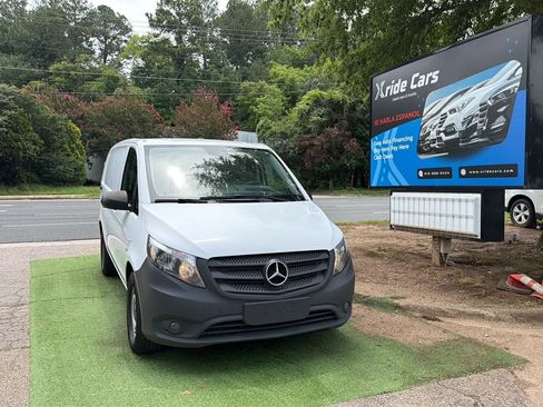 Used 2022 Mercedes-Benz Metris image 2
