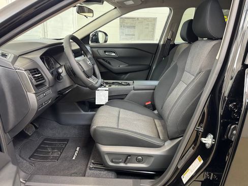 Certified 2026 Nissan Rogue SV AWD/4WD image 11