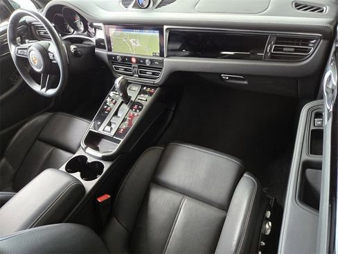 Used 2025 Porsche Macan image 22