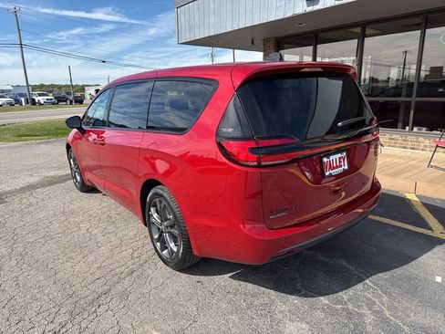 New 2026 Chrysler Pacifica Select image 6