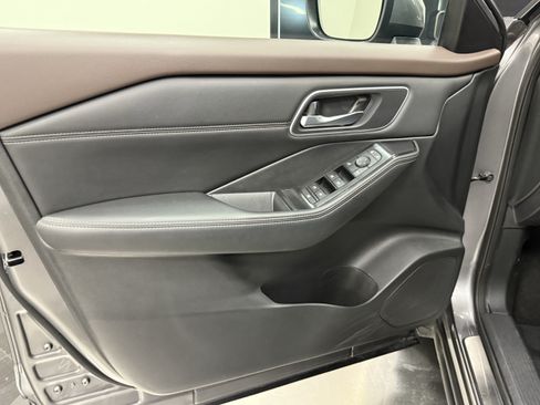 Used 2021 Nissan Rogue SV w/ Premium Package FWD image 10