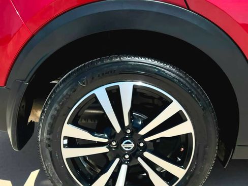 Used 2018 Nissan Kicks SV w/ Exterior Package FWD image 40