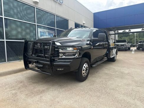Used 2025 RAM 3500 Tradesman w/ Chrome Appearance Group AWD/4WD image 4