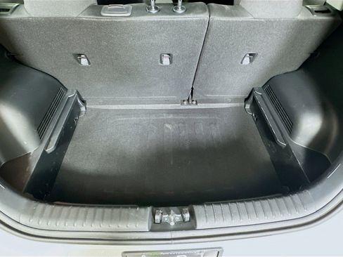 Used 2025 Kia Soul LX w/ LX Technology Package FWD image 27