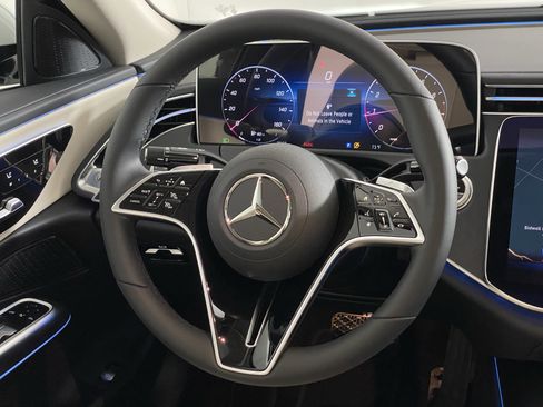 Used 2025 Mercedes-Benz E 350 4MATIC Sedan image 25