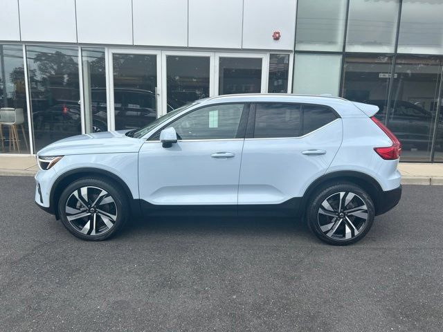 Used 2024 Volvo XC40 B5 Plus w/ Climate Package AWD/4WD image 2