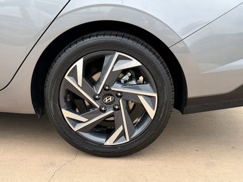 Used 2024 Hyundai Elantra Limited FWD image 7