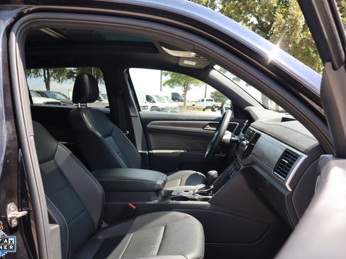 Used 2023 Volkswagen Atlas Cross Sport SE w/ Panoramic Sunroof Package FWD image 31