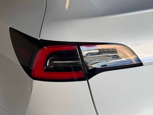 Used 2021 Tesla Model Y Long Range image 37