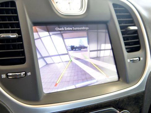 Used 2015 Chrysler 300 C w/ Light Group image 20