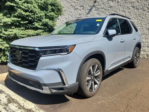 Used 2023 Honda Pilot Elite image 2