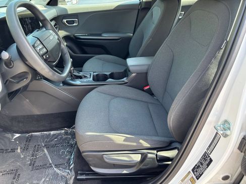 Used 2025 Kia K4 FWD image 25
