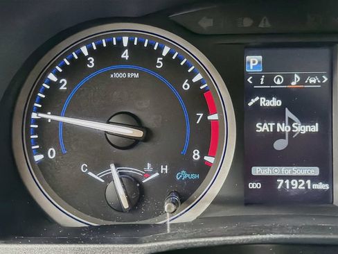 Used 2019 Toyota Highlander XLE AWD/4WD image 13