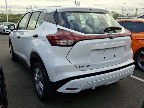 Used 2023 Nissan Kicks S FWD image 3